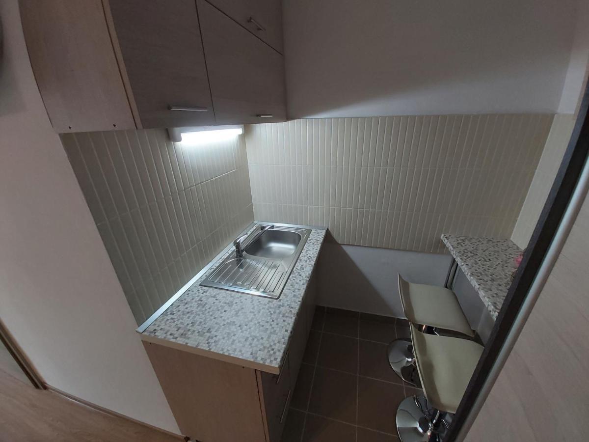 Mamutfenyő Panzió Tata Exterior foto